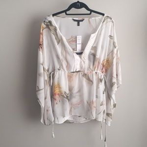 ✨NWT✨White House Black Market Floral Blouse